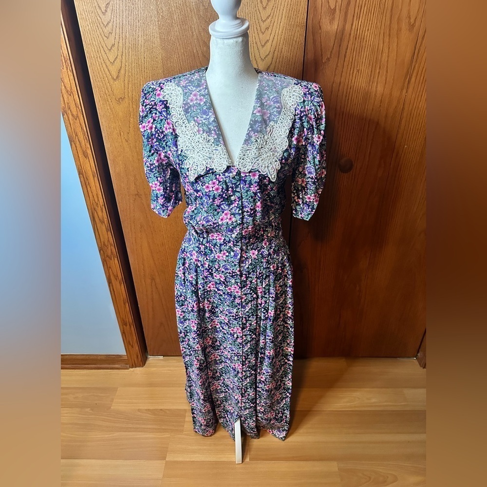 VTG Karin Stevens Dress Purple Pink Floral Lace Collar Rayon Pads Cottage Sz 8p